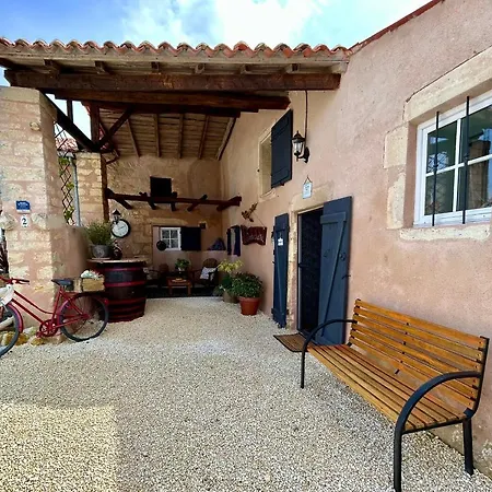 Holiday home La Berlandiere Un Petit Coin De Paradis *
